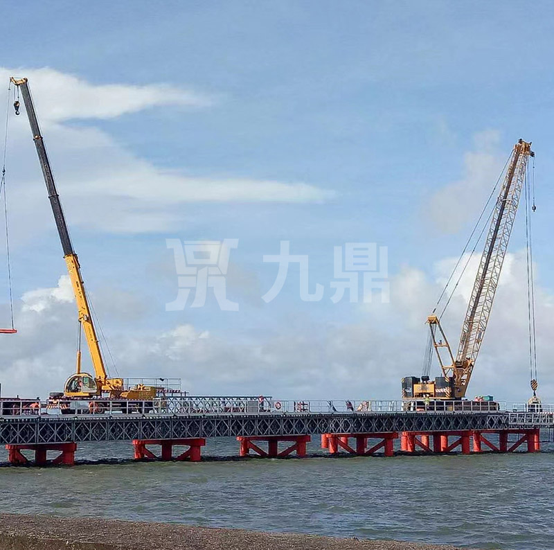 貝雷橋安裝后進行調直校整